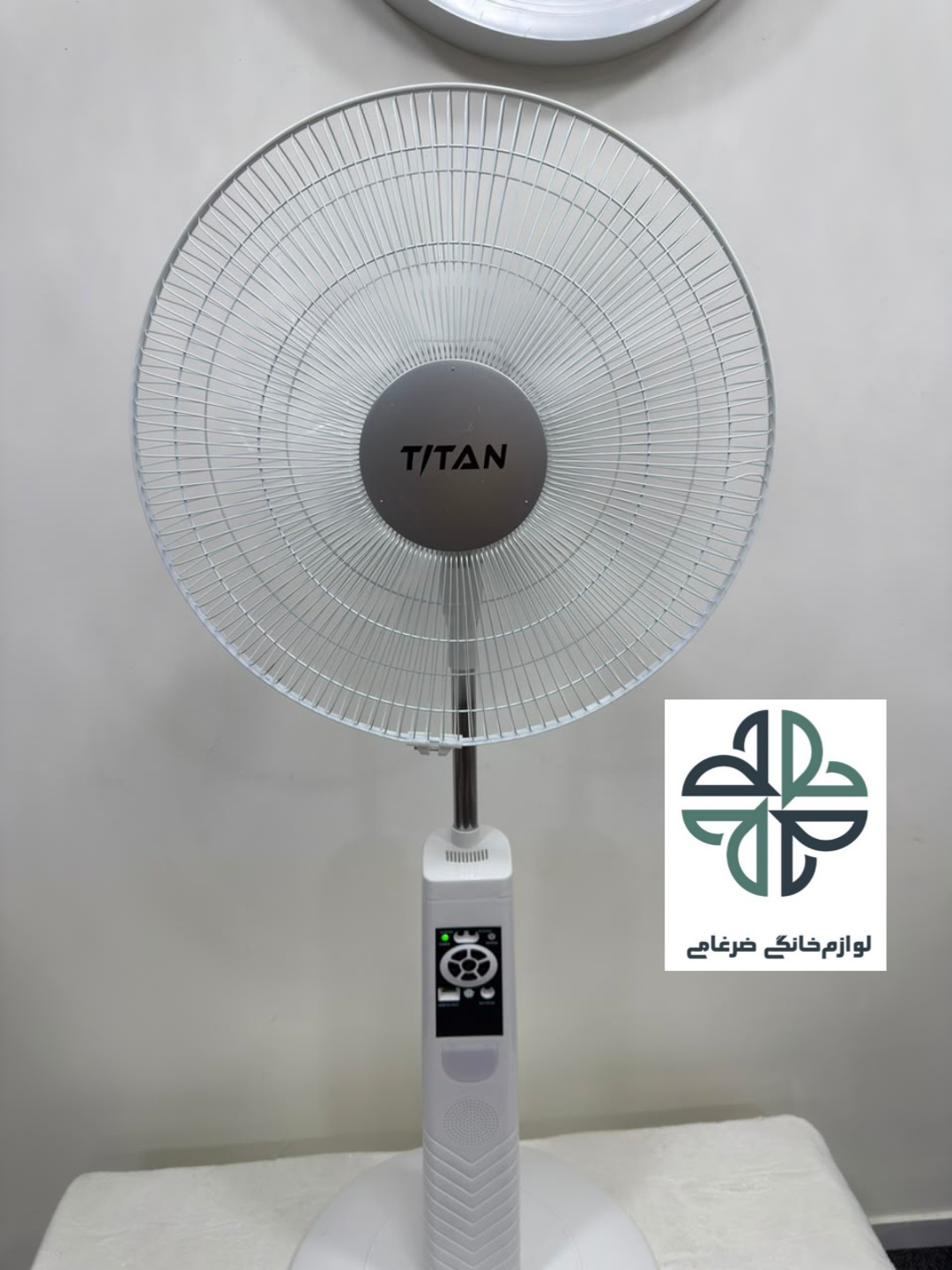 پنکه ایستاده شارژی 18 اینچ مدل تیتان